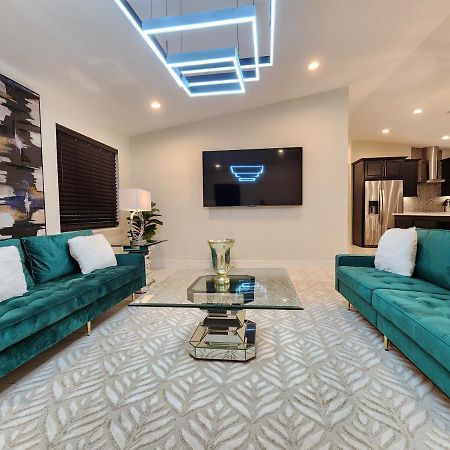 The Villa Orlando@College Park. Sleeps16 ภายนอก รูปภาพ