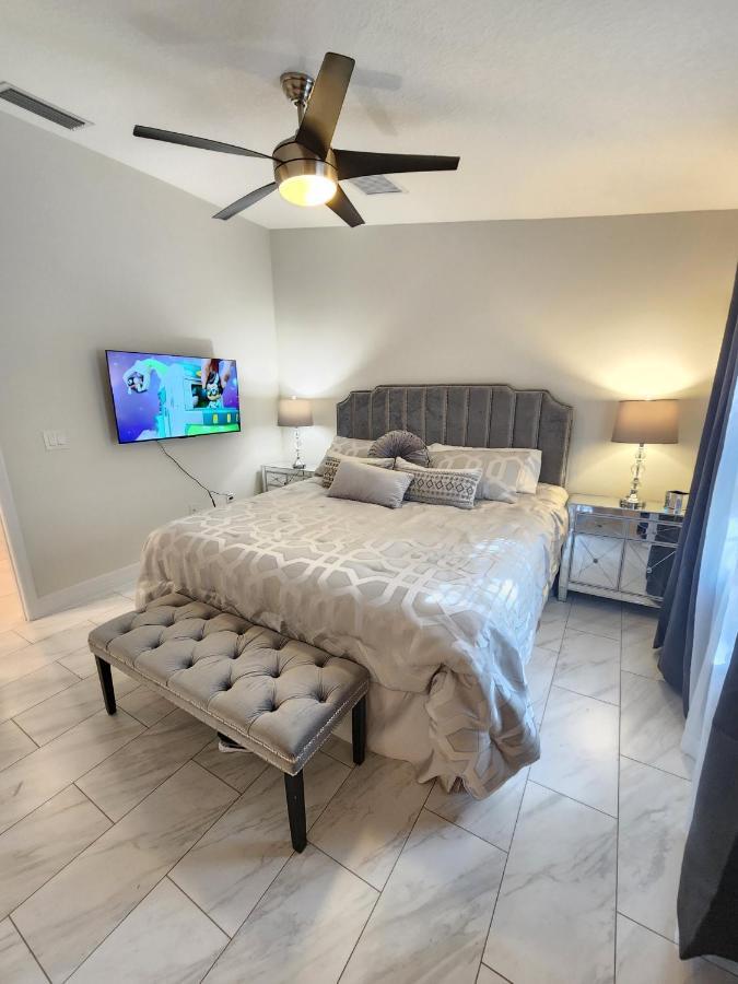 The Villa Orlando@College Park. Sleeps16 ภายนอก รูปภาพ
