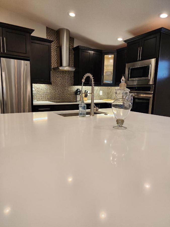 The Villa Orlando@College Park. Sleeps16 ภายนอก รูปภาพ