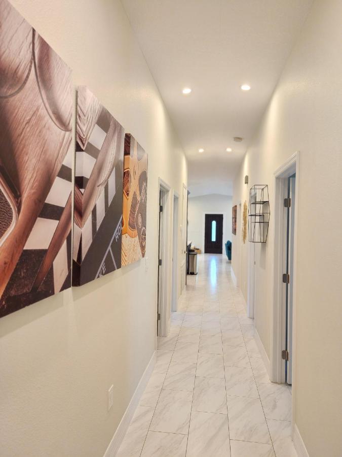 The Villa Orlando@College Park. Sleeps16 ภายนอก รูปภาพ