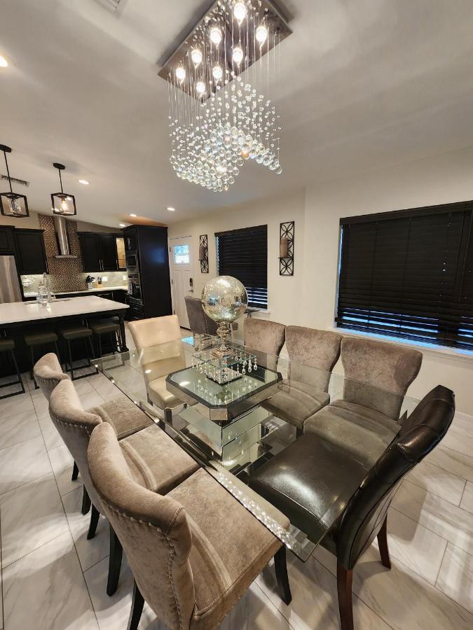 The Villa Orlando@College Park. Sleeps16 ภายนอก รูปภาพ