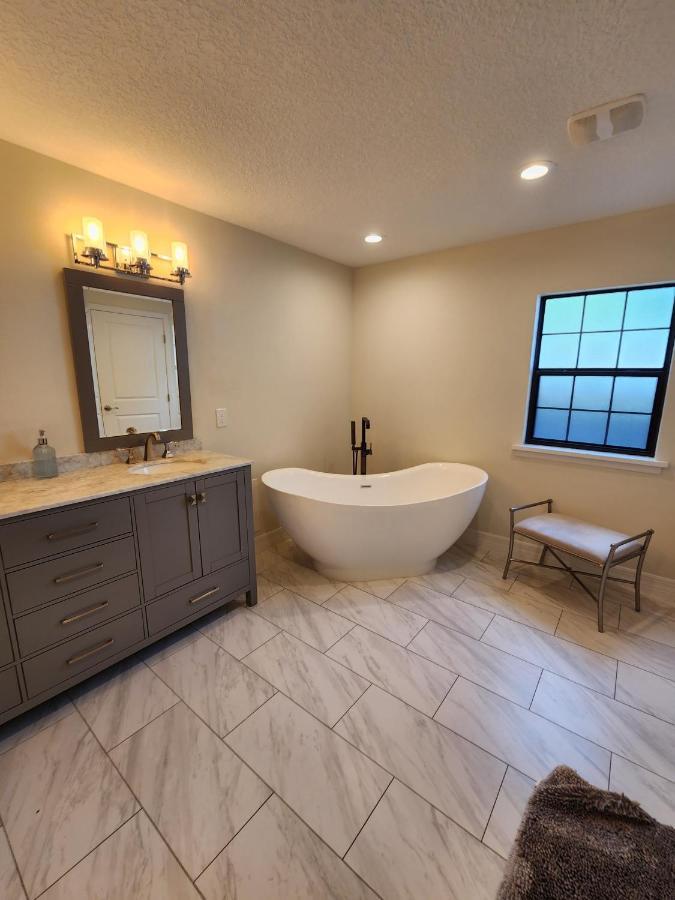 The Villa Orlando@College Park. Sleeps16 ภายนอก รูปภาพ