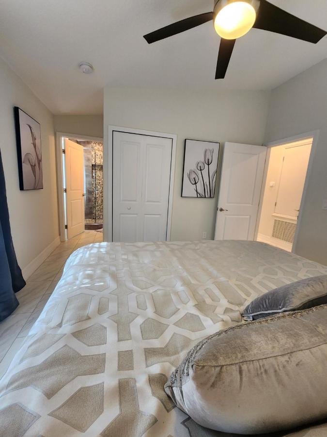The Villa Orlando@College Park. Sleeps16 ภายนอก รูปภาพ
