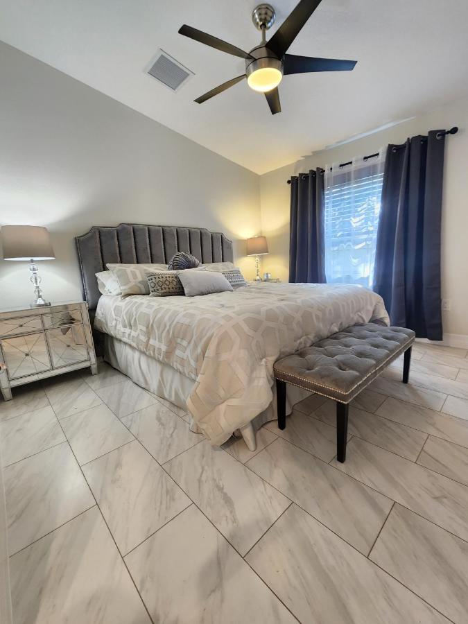The Villa Orlando@College Park. Sleeps16 ภายนอก รูปภาพ