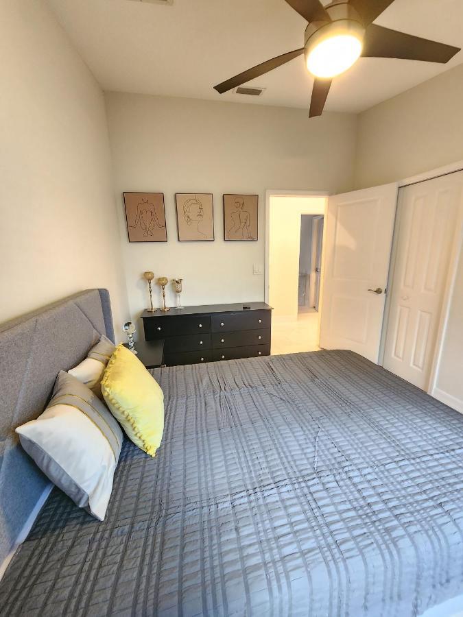 The Villa Orlando@College Park. Sleeps16 ภายนอก รูปภาพ