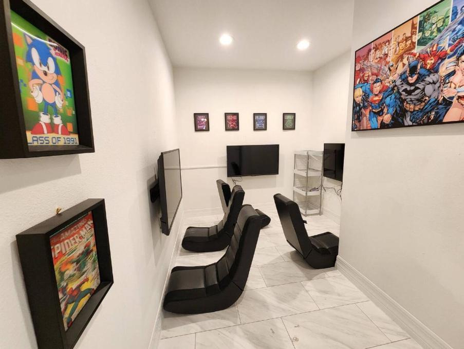 The Villa Orlando@College Park. Sleeps16 ภายนอก รูปภาพ